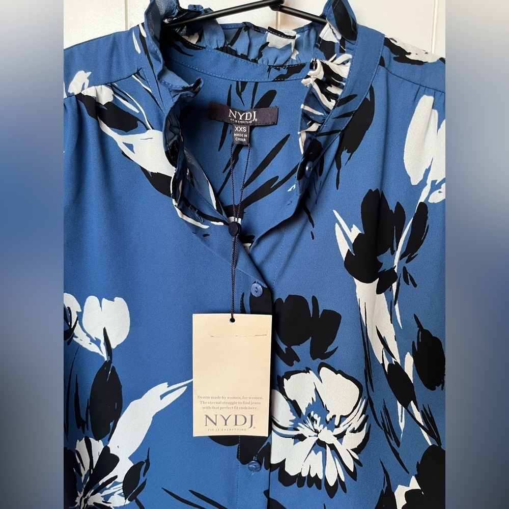 NYDJ Ruffle Neck Long Sleeve Button Down Blouse Creekside
Blossoms Oversized XS - Picture 9 of 12